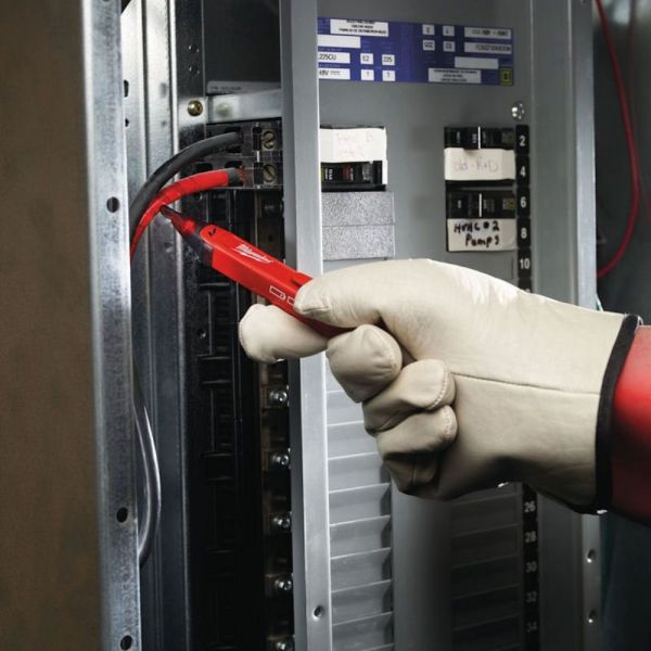 Milwaukee Voltage Detector 2 x AAA Batteries Belt Clip