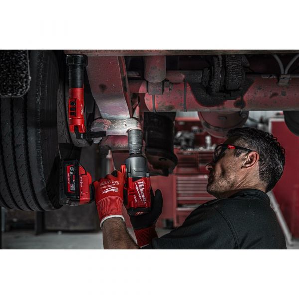 Milwaukee L4 SL550-301 USB Rechargeable Battery Bar Torch 550 Lumens (integrated 3.0Ah battery)