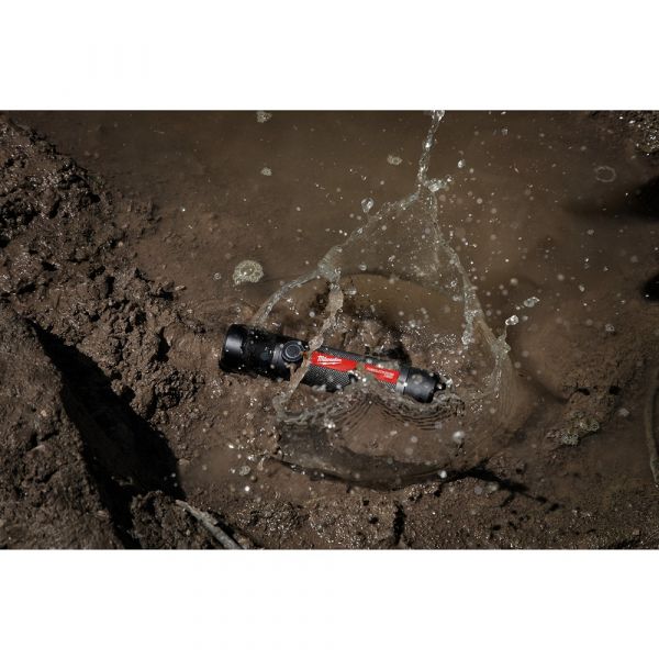 Milwaukee L4 FMLED-301 USB Rechargeable Torch 800 Lumens (integrated 3.0Ah battery)