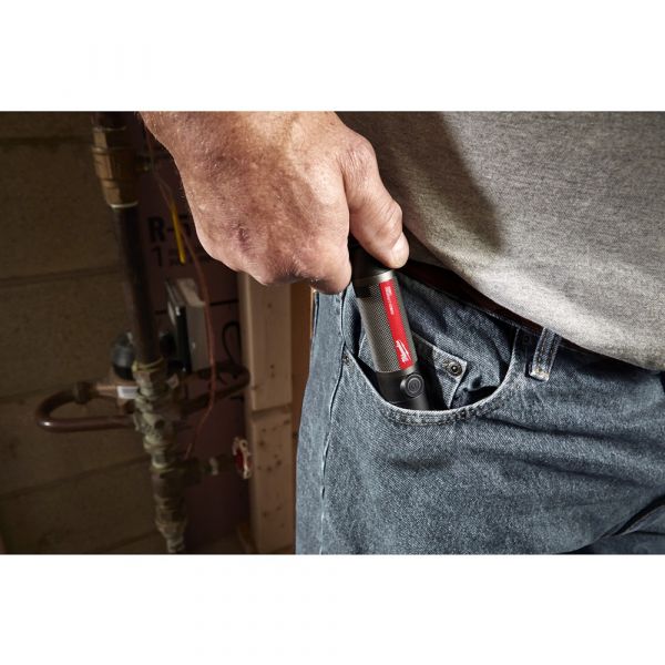 Milwaukee L4 FMLED-301 USB Rechargeable Torch 800 Lumens (integrated 3.0Ah battery)