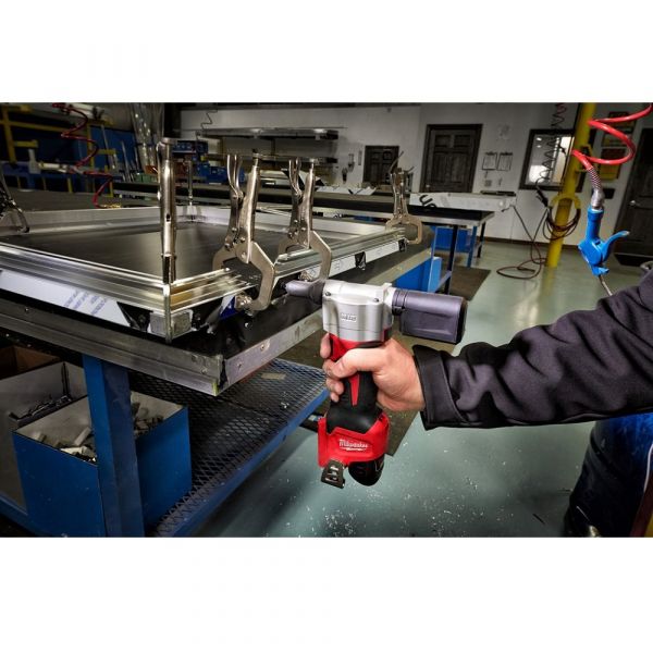 Milwaukee - M12BPRT-201X Sub Compact Rivet Tool